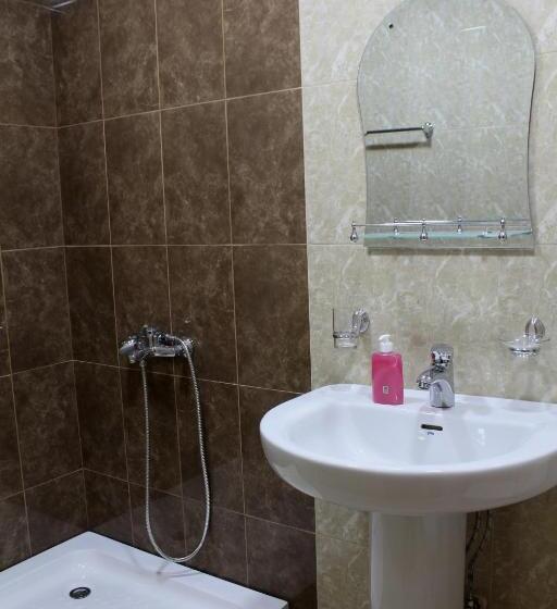 اتاق لوکس, Anna Home B&b