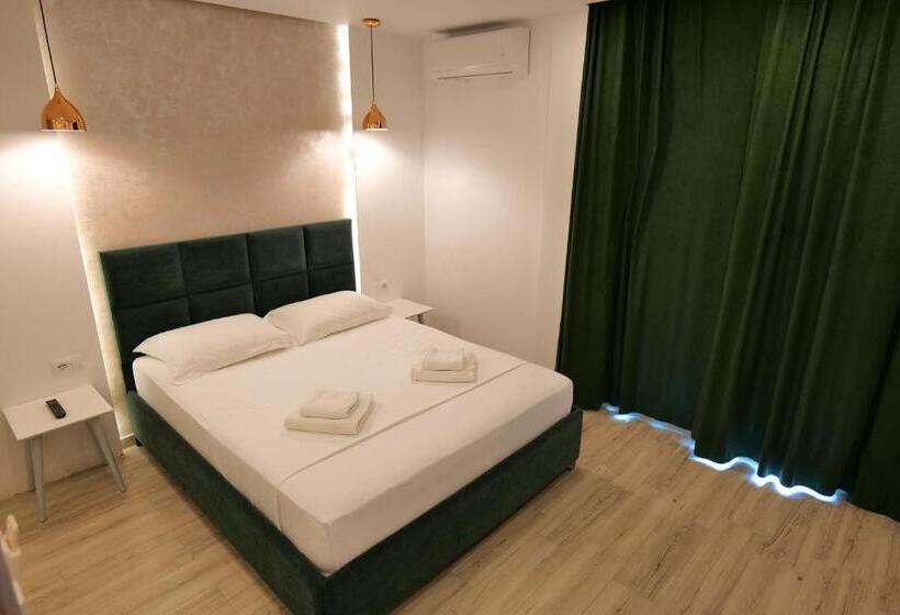 اتاق استاندارد با بالکن, Kuburi