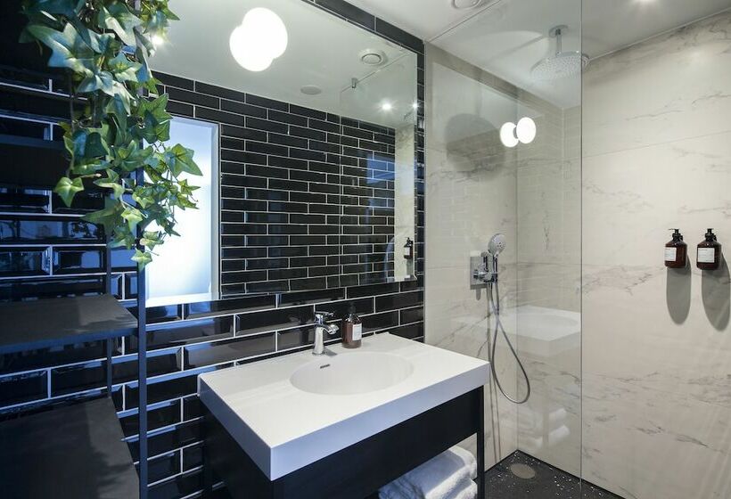 Quarto Deluxe, The Highland House