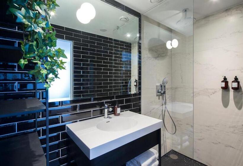 Quarto Deluxe, The Highland House