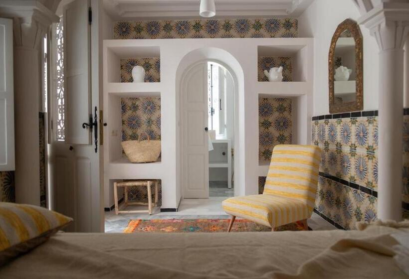 سوییت سوپریور, Dar Antonia