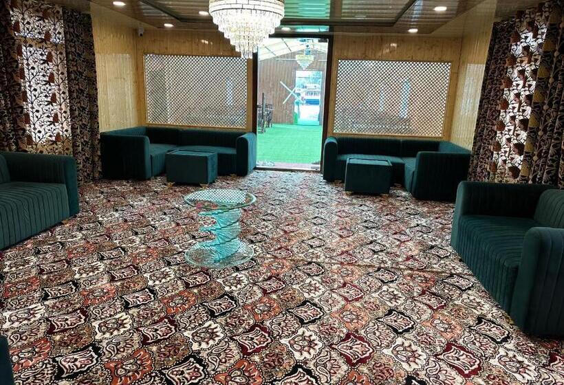 اتاق لوکس, The Heritage Safina Group Of Houseboats