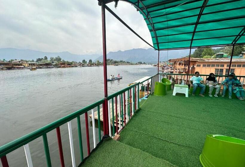 اتاق لوکس, The Heritage Safina Group Of Houseboats