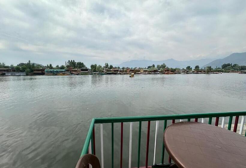 سوئیت پرزیدنت, The Heritage Safina Group Of Houseboats