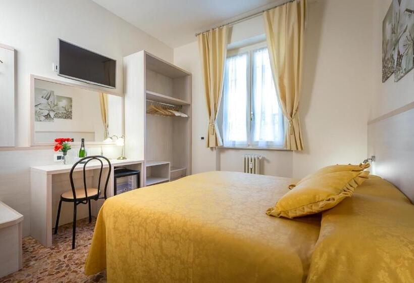 Camera Deluxe, B&b Dolce Luna