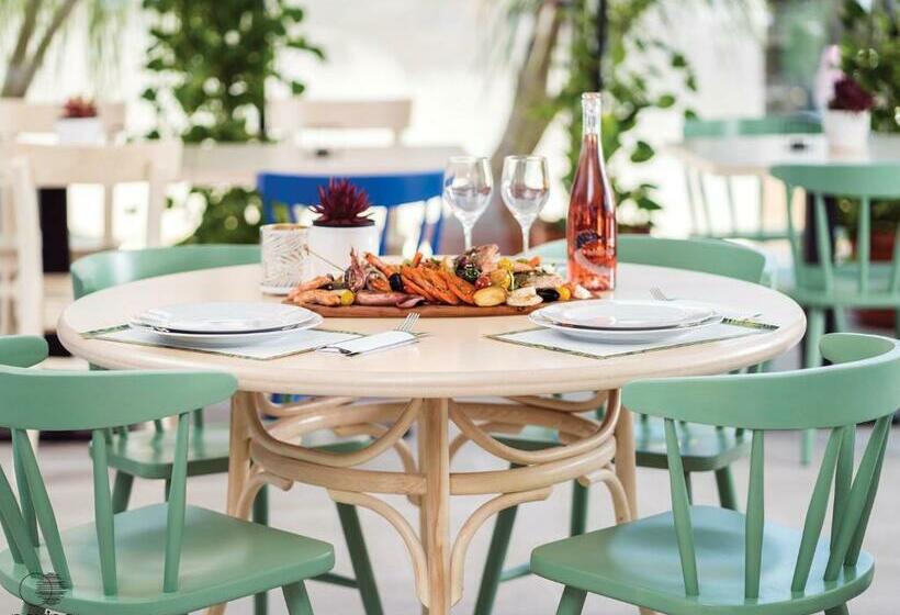 اتاق لوکس, Nayino Resort