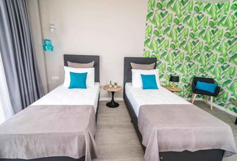 اتاق لوکس, Nayino Resort