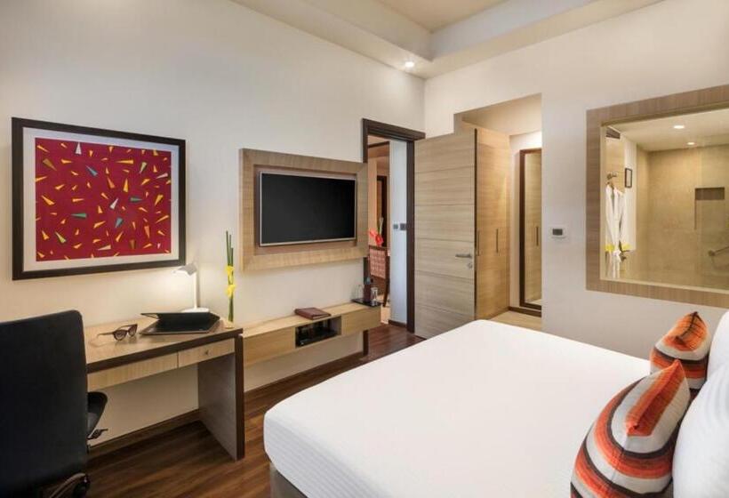 Люкс Повышенной Комфортности, Sandal Suites By Lemon Tree Hotels
