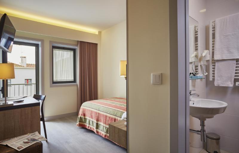 اتاق استاندارد یک نفره, Suites & Hostel Cidade Aveiro
