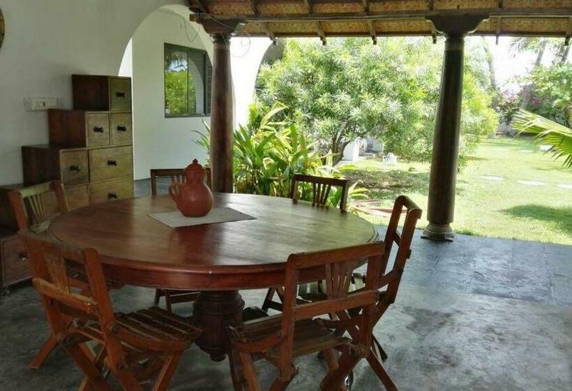 스탠다드 룸 킹사이즈 침대, Villa Anna Pondy