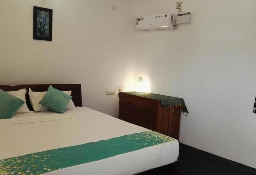 스탠다드 룸 킹사이즈 침대, Villa Anna Pondy