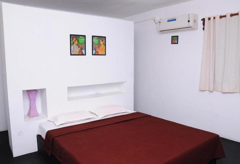 스탠다드 룸 킹사이즈 침대, Villa Anna Pondy
