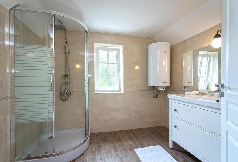 Дом 4 Спальни, Green Hill Guest House