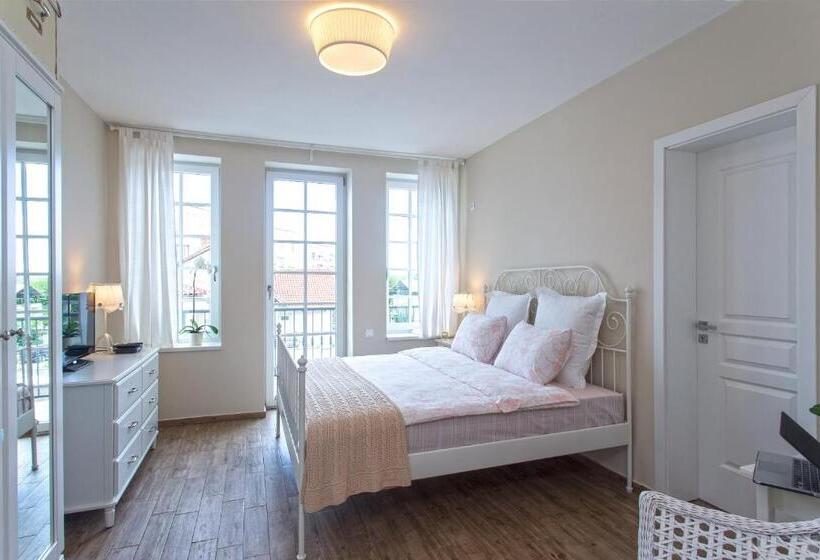 Дом 4 Спальни, Green Hill Guest House