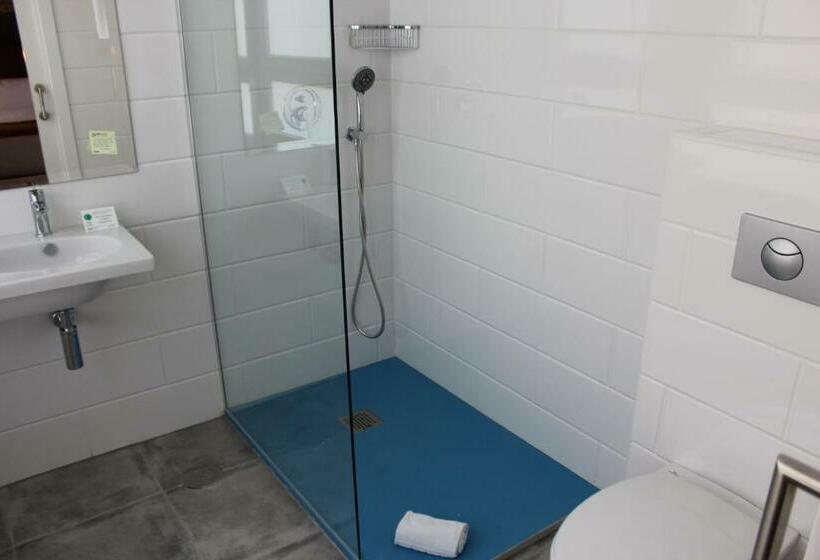 اتاق کلاسیک سه تخته, Casual Del Mar Malaga