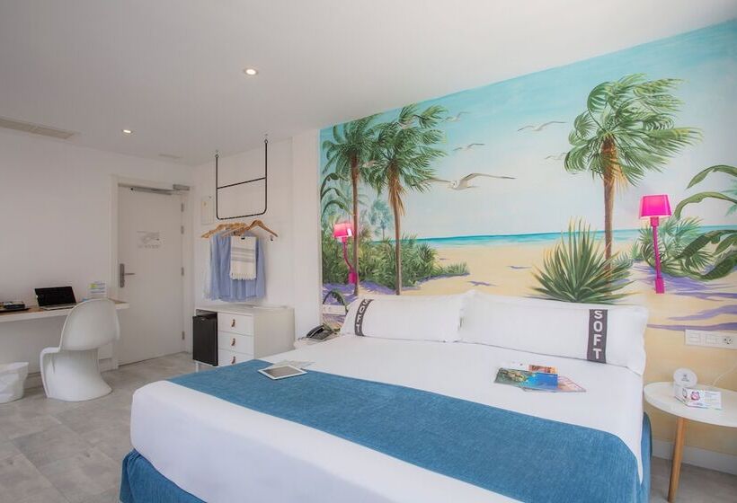 اتاق لوکس, Casual Del Mar Malaga