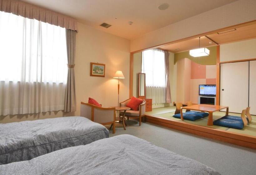Семейный Номер, Hill Hotel Sunpia Iga