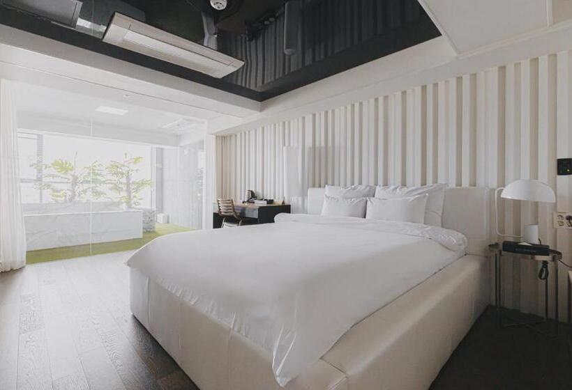 带露台的套间, Acc Design
