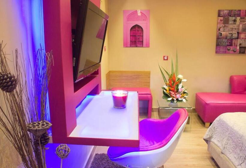 اتاق لوکس, Le Wafou