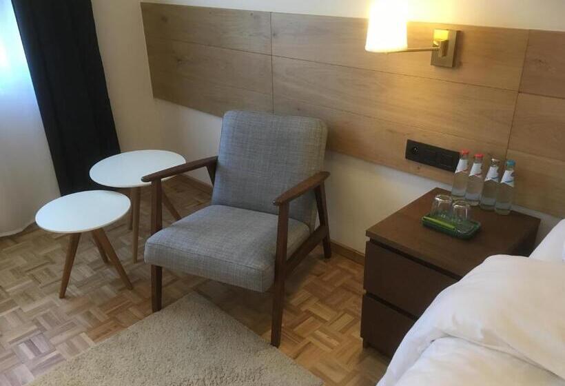 Номер Deluxe, Dharma City