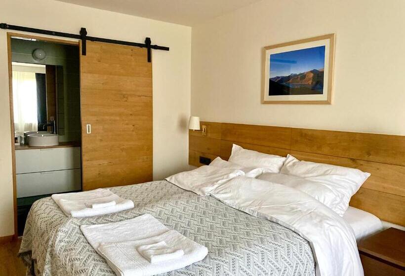 Номер Deluxe, Dharma City