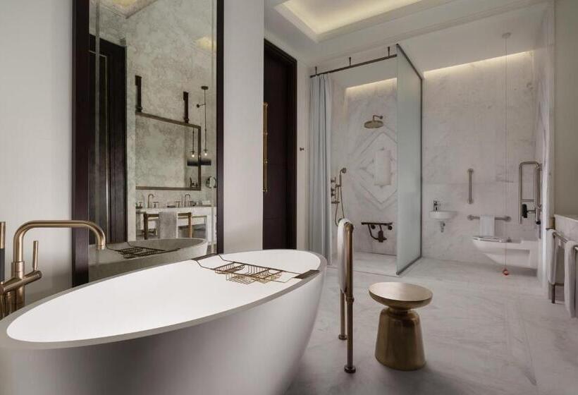 اتاق لوکس با تخت بزرگ, The St. Regis Astana
