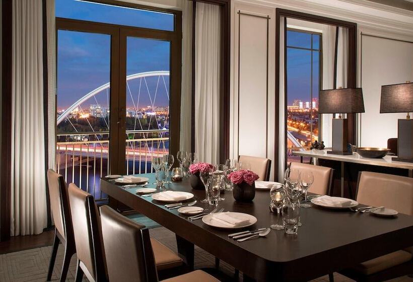سوئیت با چشم‌انداز رودخانه, The St. Regis Astana