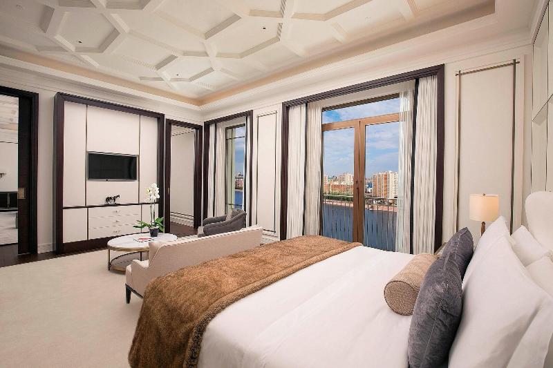 سوئیت با چشم‌انداز رودخانه, The St. Regis Astana