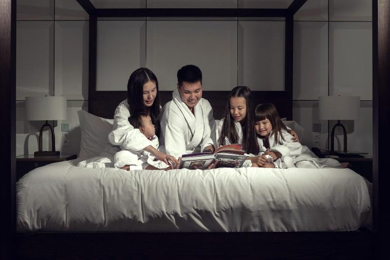 سوئیت با چشم‌انداز رودخانه, The St. Regis Astana