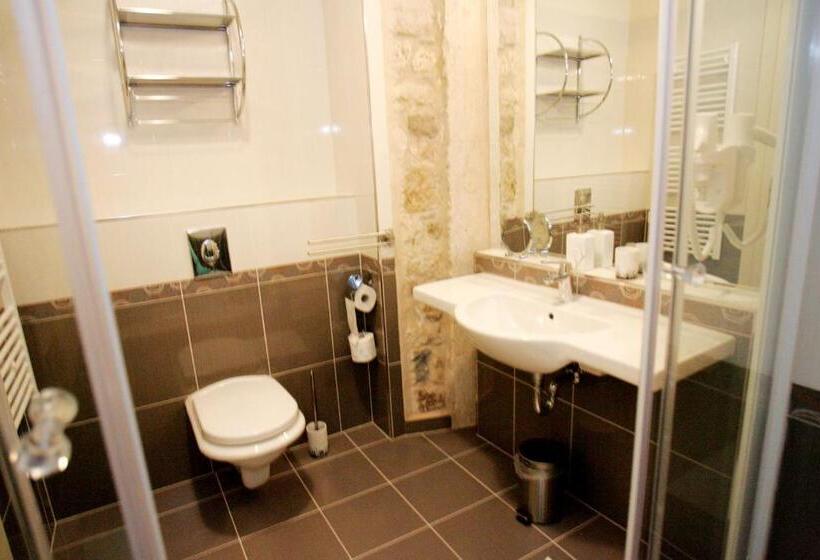 Quarto Deluxe, Palace Augubio