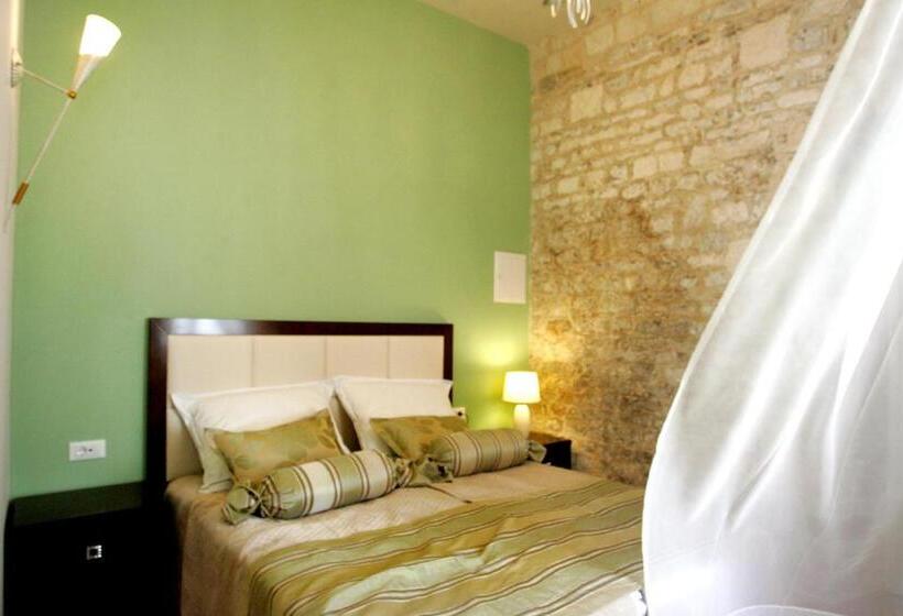 Chambre Supérieure, Palace Augubio