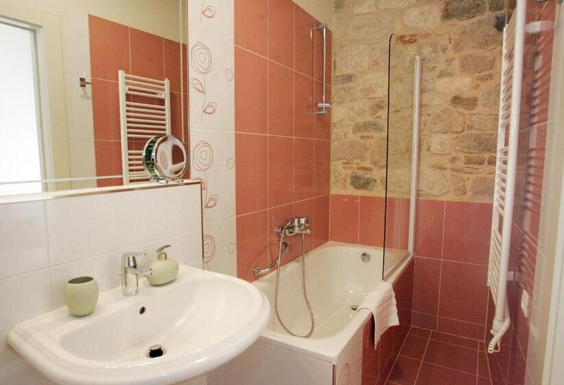 Quarto Estandar, Palace Augubio