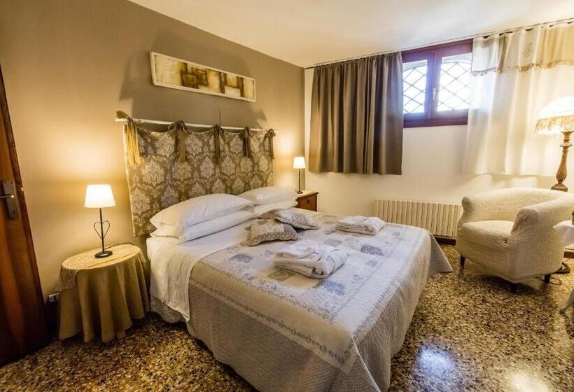 اتاق استاندارد, Venice And Venice Apartments   Private Rooms In Shared Apartment
