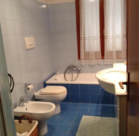 اتاق سوپریور سه تخته, Venice And Venice Apartments   Private Rooms In Shared Apartment