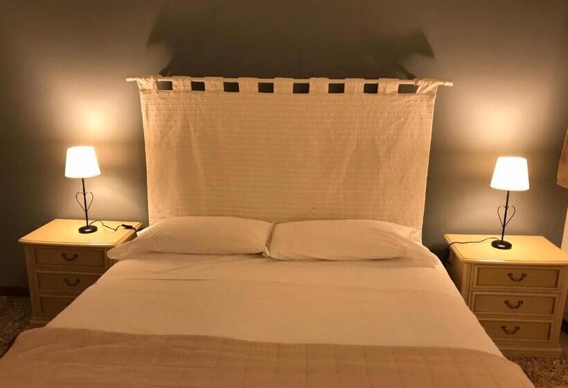 اتاق استاندارد, Venice And Venice Apartments   Private Rooms In Shared Apartment