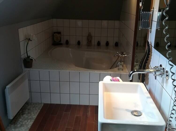 سوییت, Itsara Suites & Spa