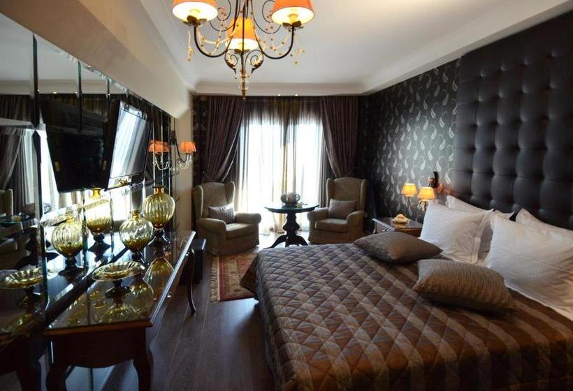 جناح جونيور مطلّ علي حمام السباحة, Danai Hotel & Spa