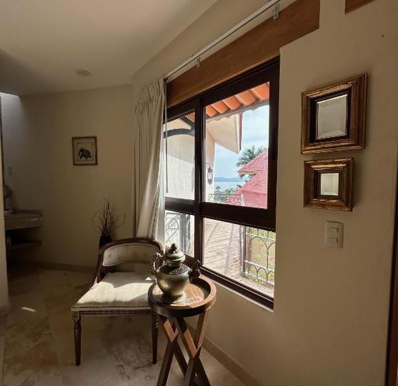 スイート, Lindo Ajijic Bed & Breakfast