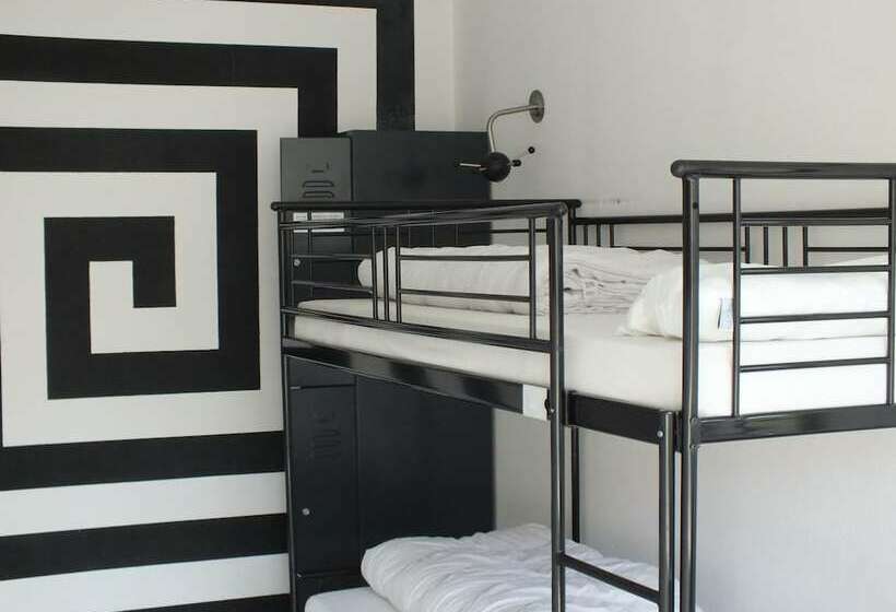 Standard Szoba, Max Hostel