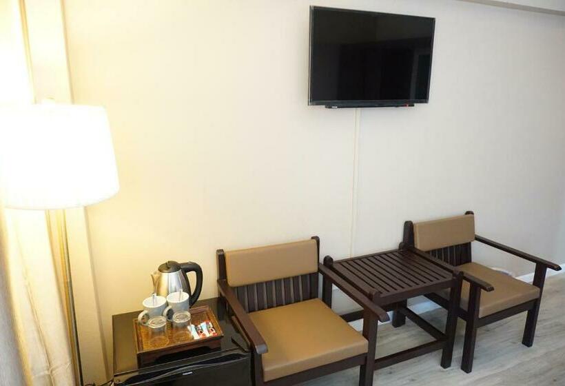 اتاق استاندارد با چشم‌انداز شهر, Taris Art Hotel Phrae