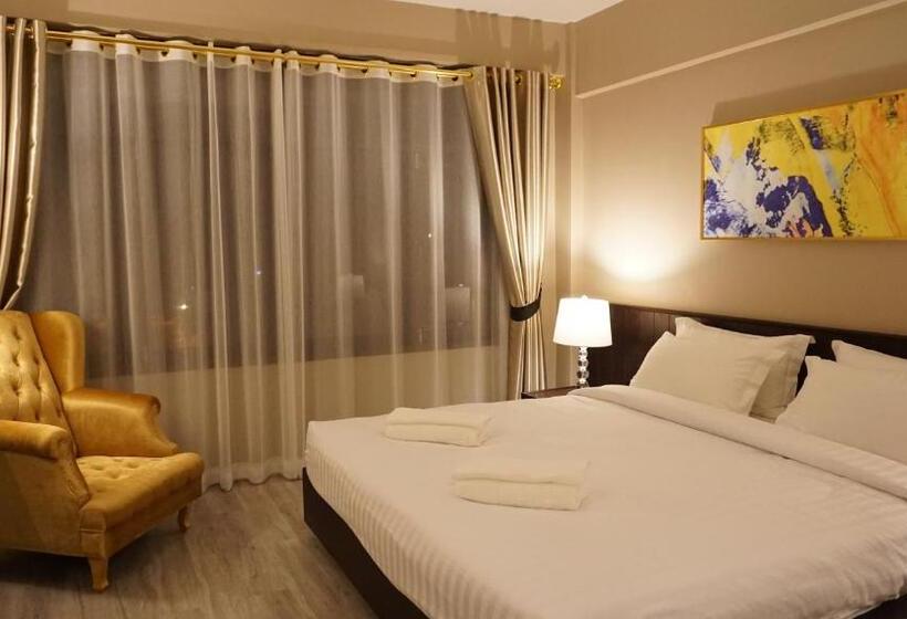 سوییت جونیور, Taris Art Hotel Phrae
