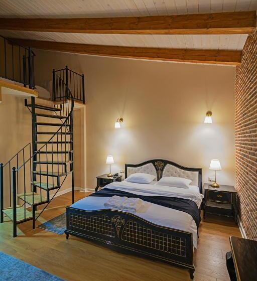 سوئیت با بالکن, Casa Gaçe