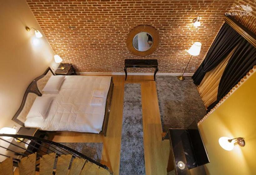 سوئیت با بالکن, Casa Gaçe