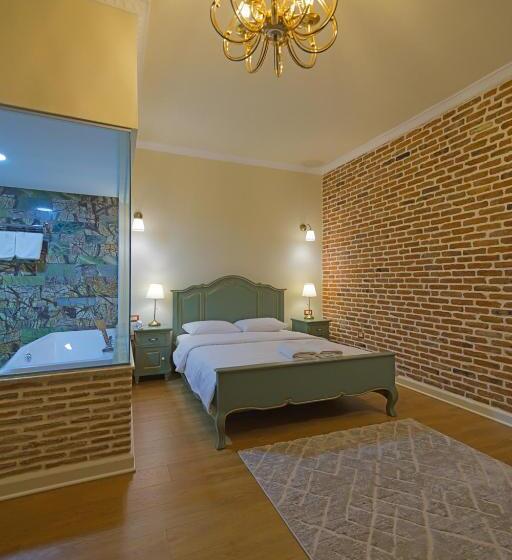 סוויטת ג'וניור, Casa Gaçe