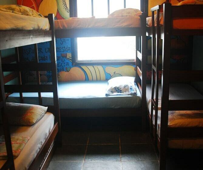 Кровать в Общей Комнате, Samblumba Hostel Trindade