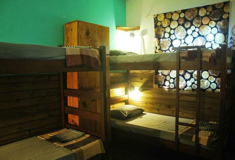Кровать в Общей Комнате, Samblumba Hostel Trindade