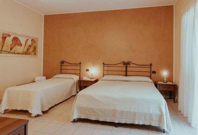 Номер Стандарт Трехместный, San Raffaele Hotel Restaurant & Resort