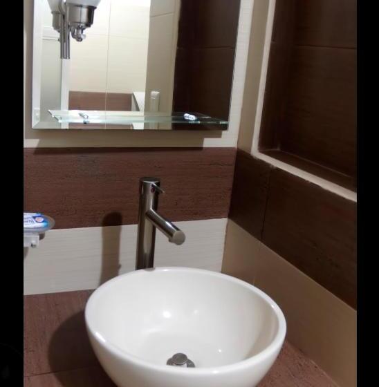 غرفة أساسية, Latino