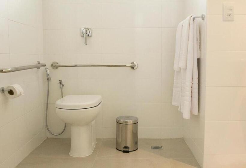 غرفة قياسية فردية لذوى الإحتياجات الخاصة, Real Executive