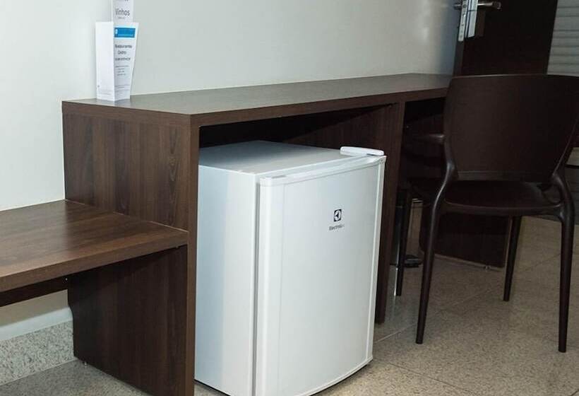 غرفة إدارية ثلاثية, Real Executive